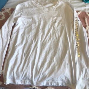 white vineyard vines shirt